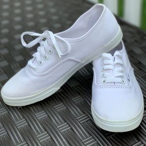 ALL WHITE AUTHENTIC LO PRO VANS!!!!